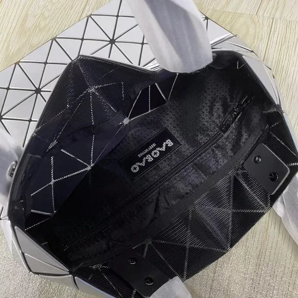 Baobao Issey Miyake Grey Prism Lightweight Shoulder Tote Bag - Picture 5 of 8